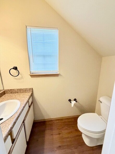 Building Photo - 1153 S Tottenham Ct