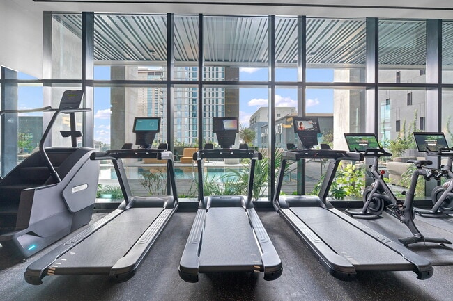 Building Photo - 610 Davis St