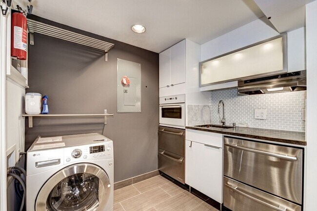 Building Photo - Renovated Contemporary - Available FURNISHED or unfurnished RENTAL