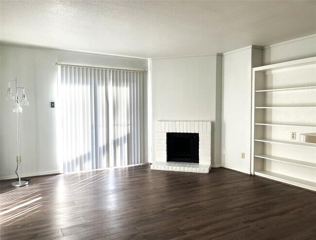 Primary Photo - 12905 Woodforest Blvd