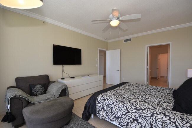 Building Photo - 707 Crandon Blvd