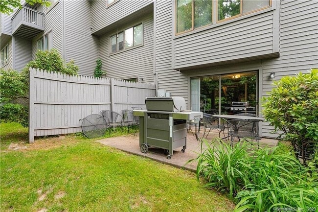 Building Photo - 128 Conestoga Way