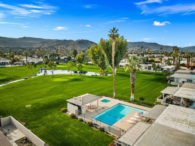 Building Photo - Luxury Golf Course Retreat in Indian Wells