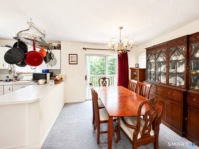 Building Photo - 925 Oronoke Rd