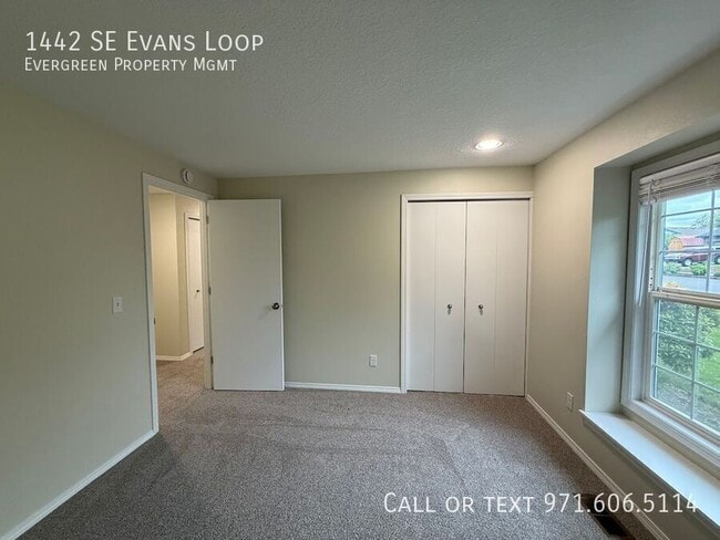 Building Photo - 1442 SE Evans Loop