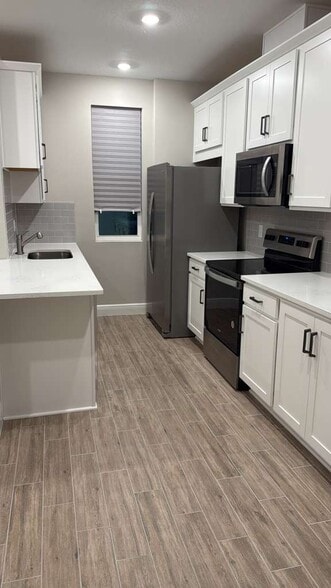 Building Photo - 10259 Pearson Ave