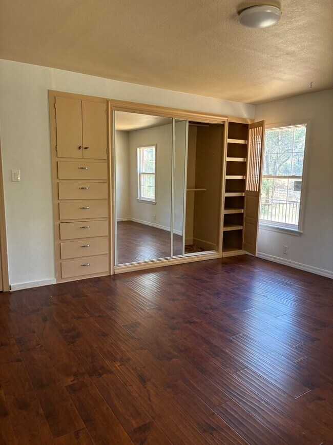 Building Photo - 16360 Placer Hills Rd