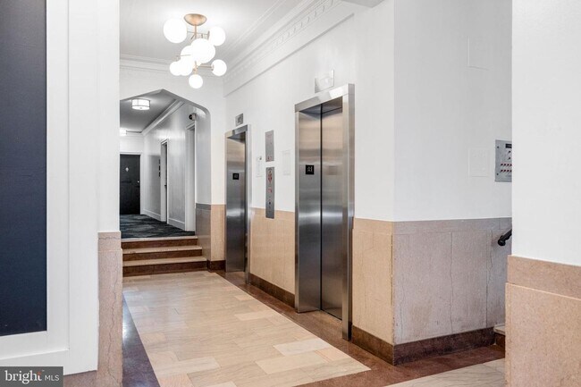 Building Photo - Studio Apartment at the Swarthmore- Availa...