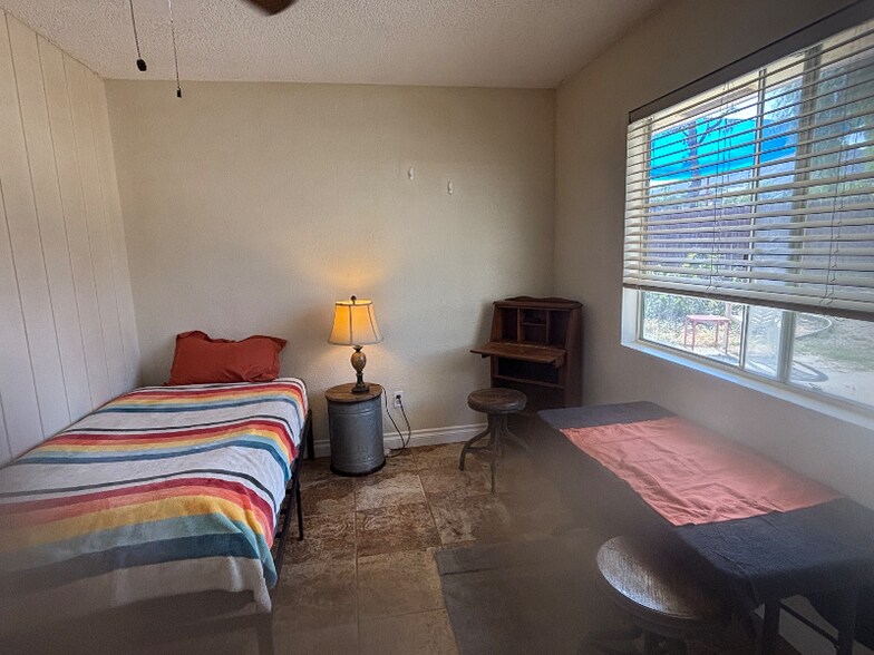 Building Photo - 21355 Webster Ave