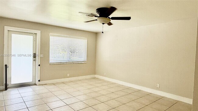 Building Photo - 320 Holloway Dr