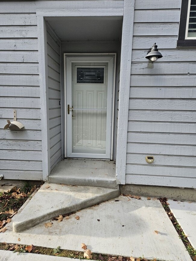 Building Photo - Wonderful townhome for rent in Nampa.  Near Lake Lowell.