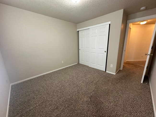 Building Photo - S0476