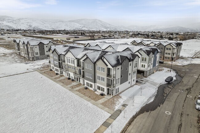 Building Photo - 1804 Sawmill Blvd E