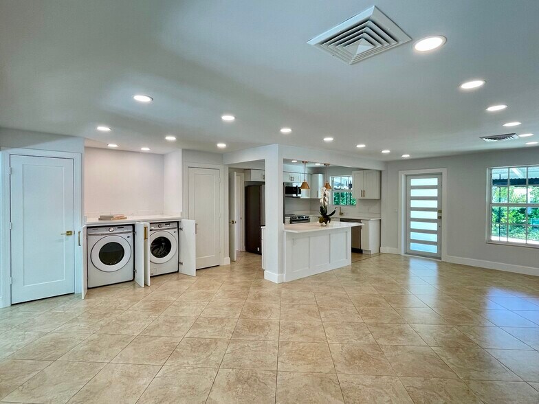 Building Photo - 360 Alhambra Pl
