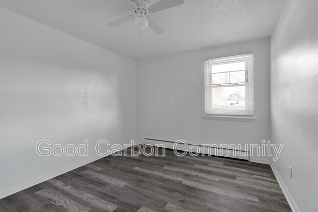 Building Photo - 3904 Seneca St