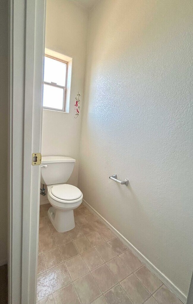 Building Photo - MOUNTAIN VISTA RANCH HOME WITH POOL AND SP...