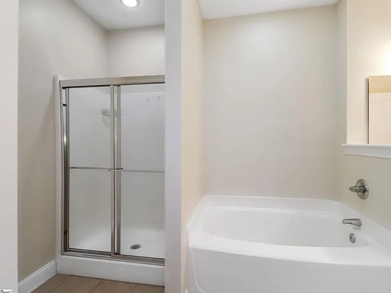 Second Full Bathroom - 116 Ashgrove Ln