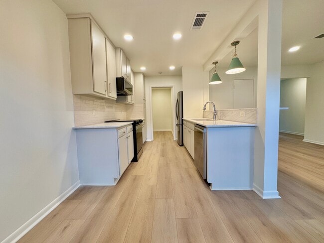 Building Photo - 5935 Meadow Way