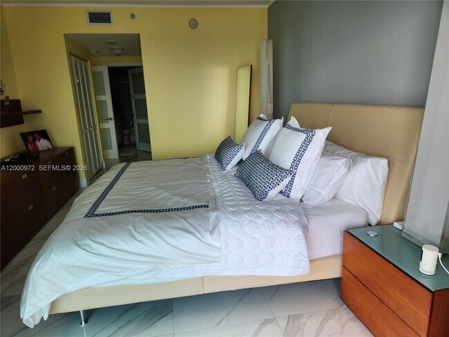 Building Photo - 325 S Biscayne Blvd