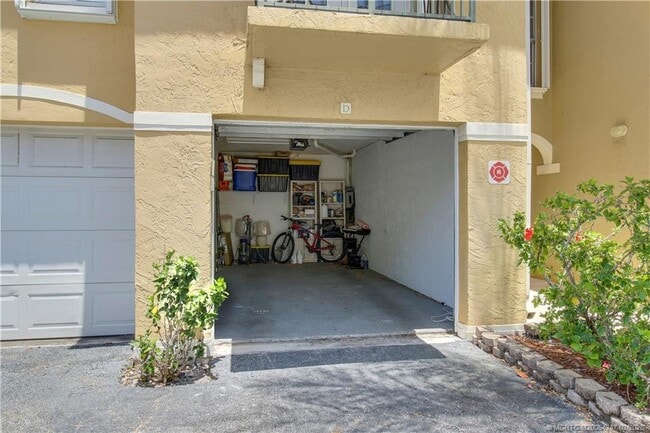 Building Photo - 1155 Lake Shore Dr