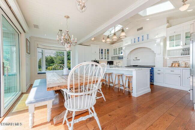 Building Photo - 33410 CA-1