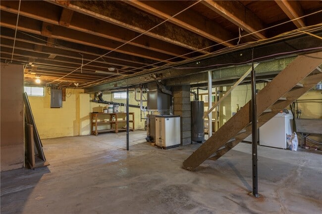 Building Photo - 578 Victory Hwy