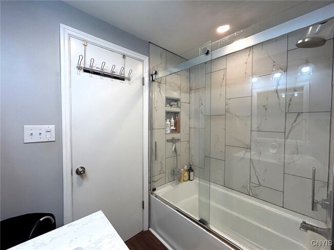 Building Photo - 302 Oakridge Dr