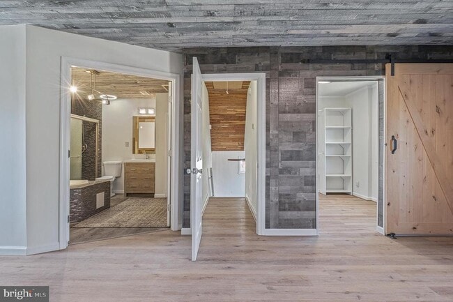 Building Photo - 312 N Hammonds Ferry Rd