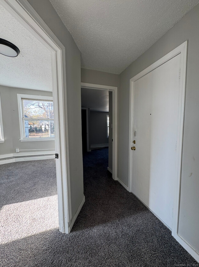 Building Photo - 192 Shaw St