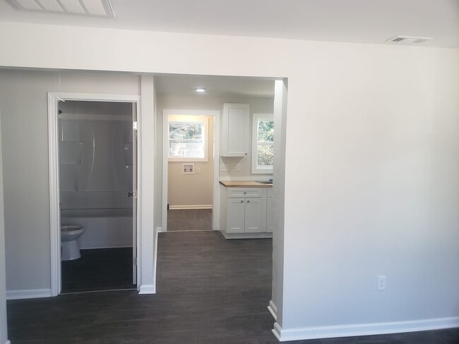 Building Photo - 264 Broad Dr SW