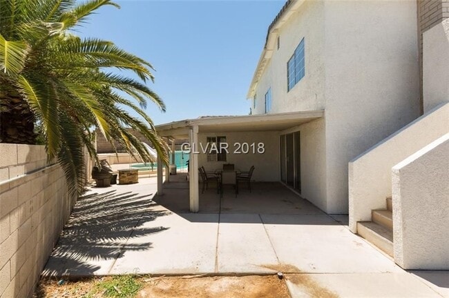 Building Photo - 6BD/5BA!! POOL/SPA!!