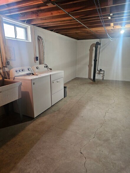 Building Photo - 44 Aurora Dr