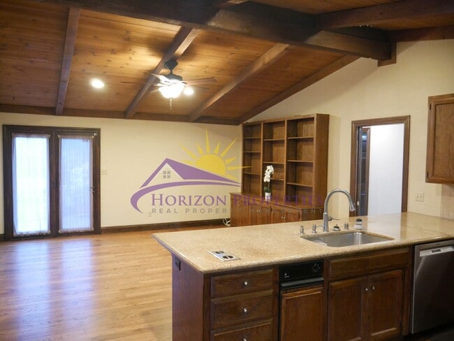 Building Photo - Spacious 4 Bed 4 Bath 2,954sqft Single Family Home in Carmichael