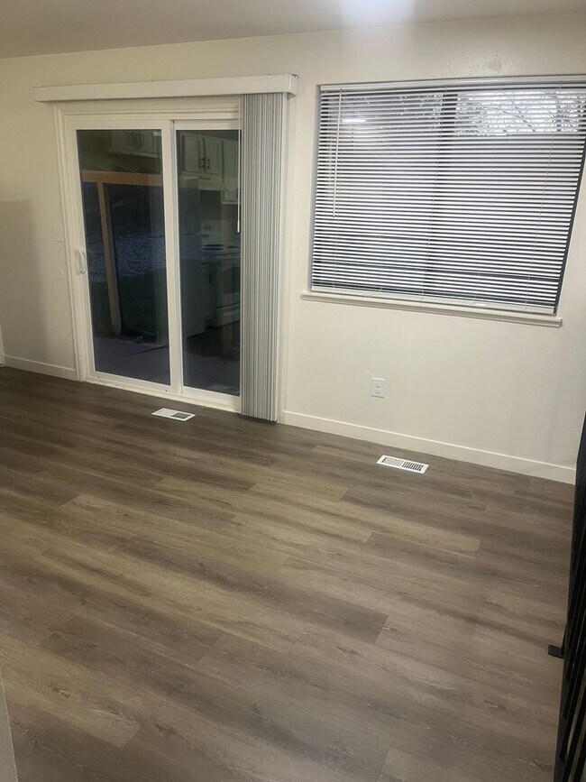 Building Photo - Available Now-4BR/2BA SINGLE FAMILY HOME