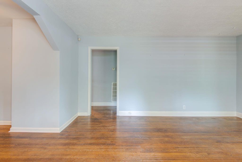 Building Photo - 1215 Kenmore Pl