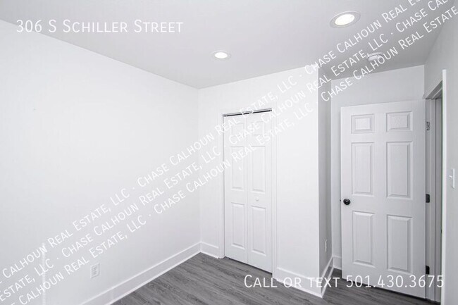 Building Photo - 306 S Schiller St