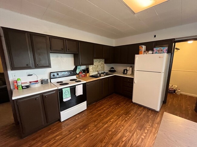 Building Photo - Duluth MN - 4 Bed - 1 Bath - Single Family...