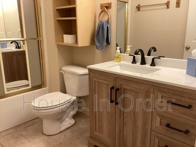 Building Photo - 703 Olde Covington Way