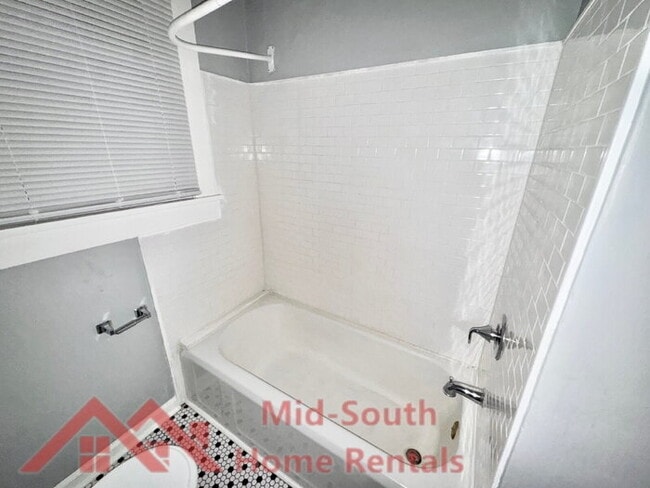 Building Photo - 666 Landis St