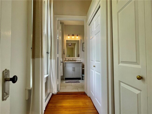 Building Photo - 541 Bellevue Ave