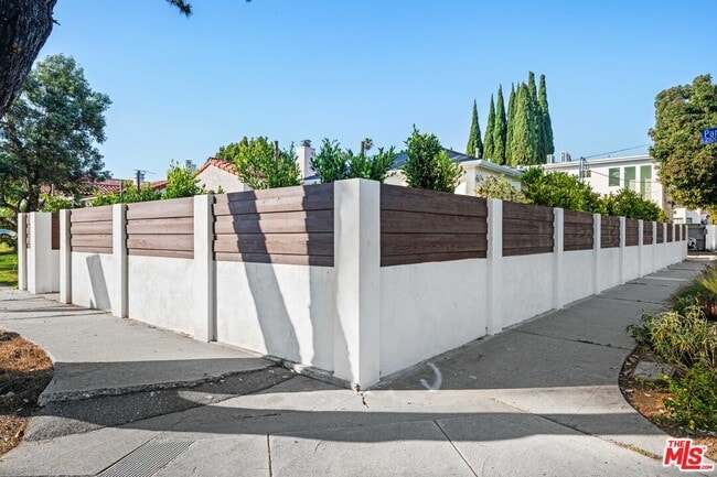 Building Photo - 2152 Parnell Ave