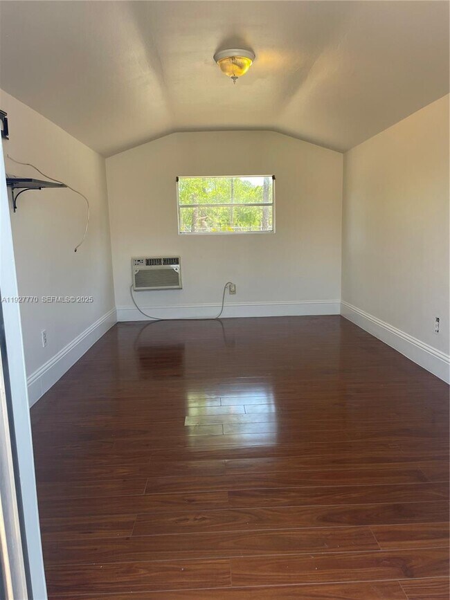 Building Photo - 675 N Romero St