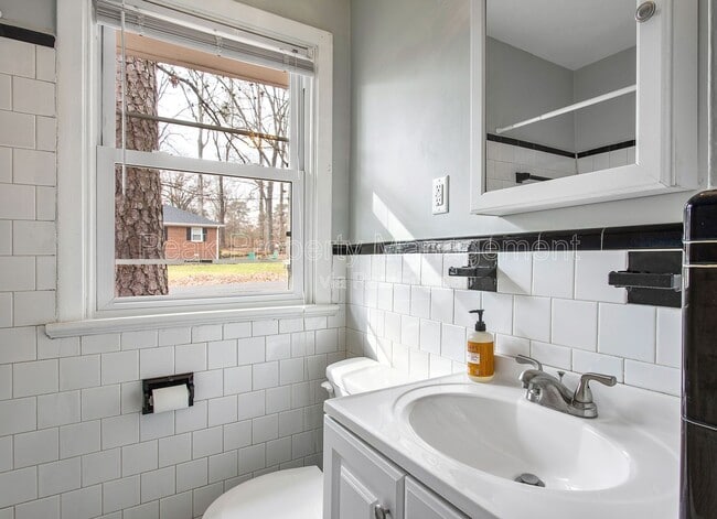 Building Photo - 8518 Mark Lawn Dr