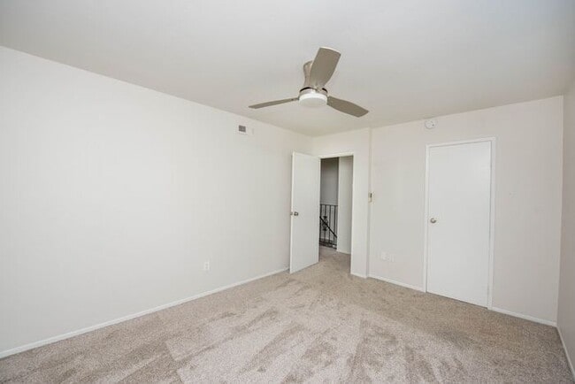 Building Photo - Huntington Beach Townhouse