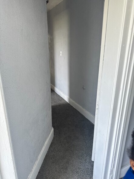 Building Photo - 9845 Belleterre St