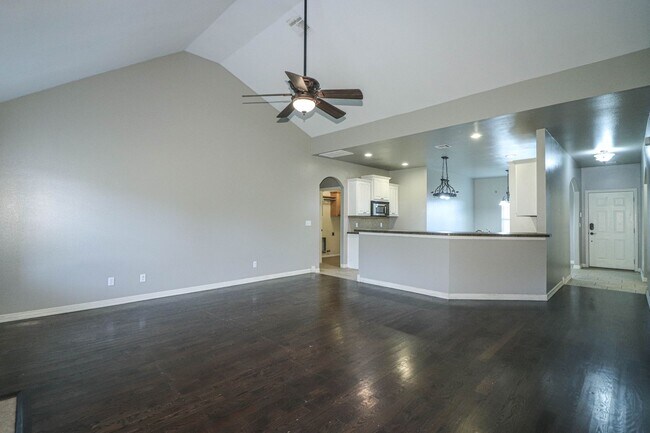 Building Photo - New vinyl plank in bedrooms, hall, new paint, new heat & air conditioning system 2025, large livi...