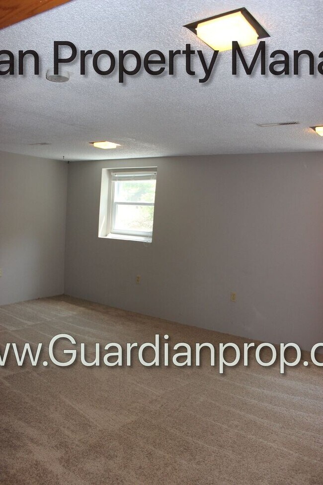 Building Photo - Rosemount Single Family Home, 1 Car Garage...