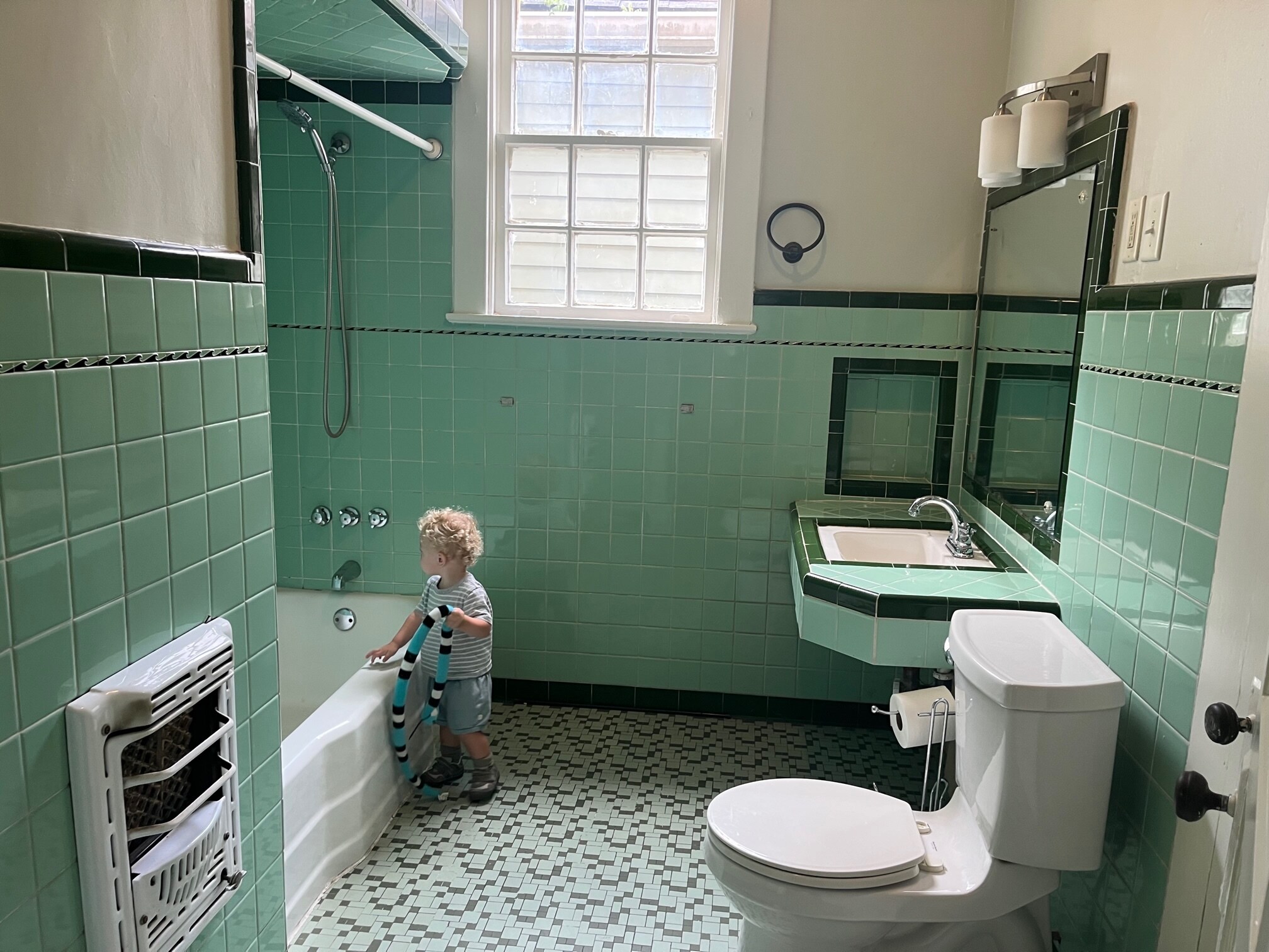 bathroom - 1101 Marengo St