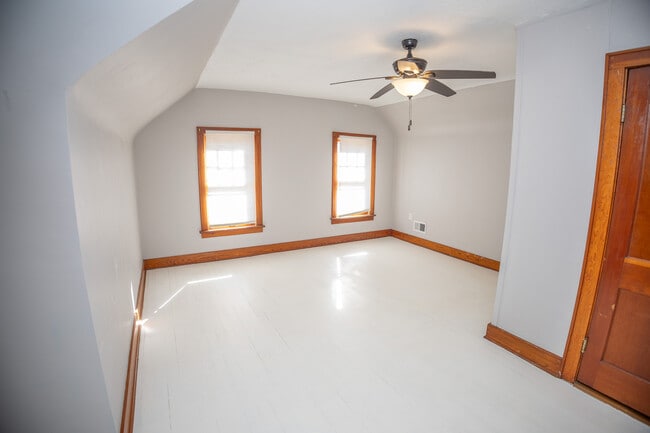Building Photo - 5410 Simpson St