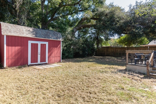 Building Photo - 802 Rue Max St